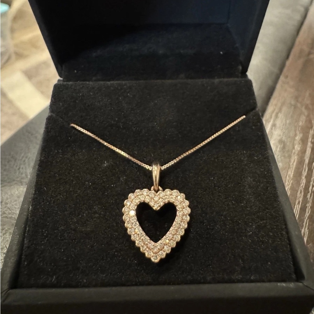 .20ct. 10K Gold Heart Pendant Necklace
